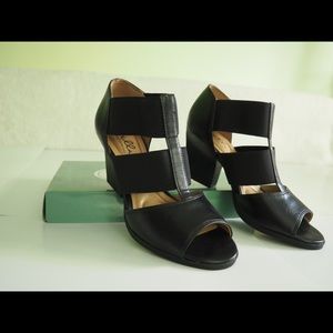 abella wisteria sandal